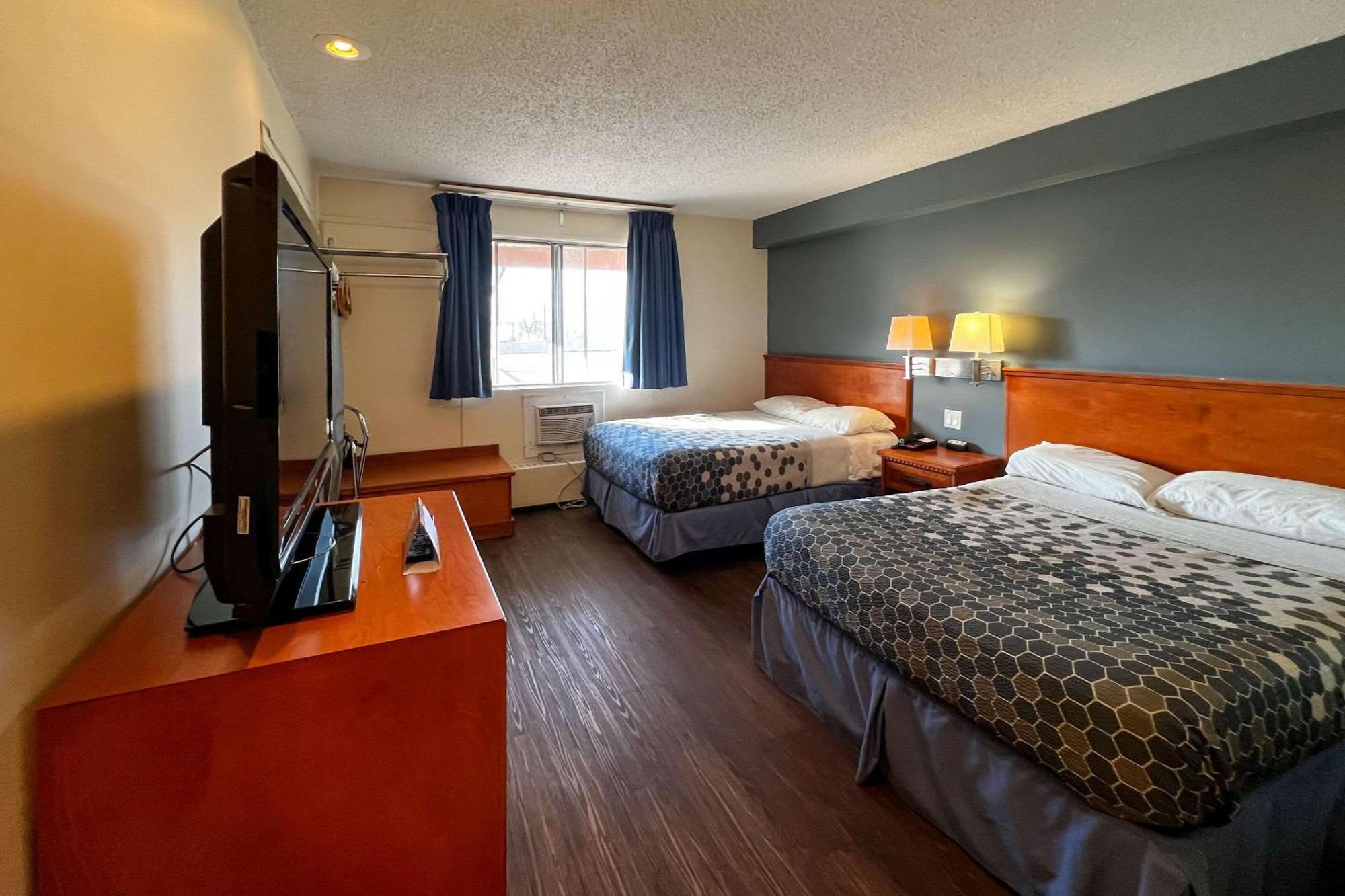 Econo Lodge Motel Village YYC Exterior foto