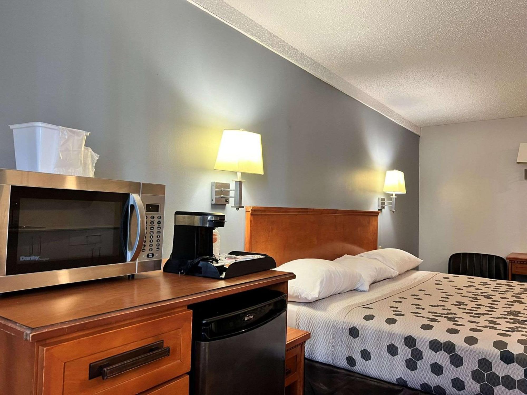 Econo Lodge Motel Village YYC Exterior foto