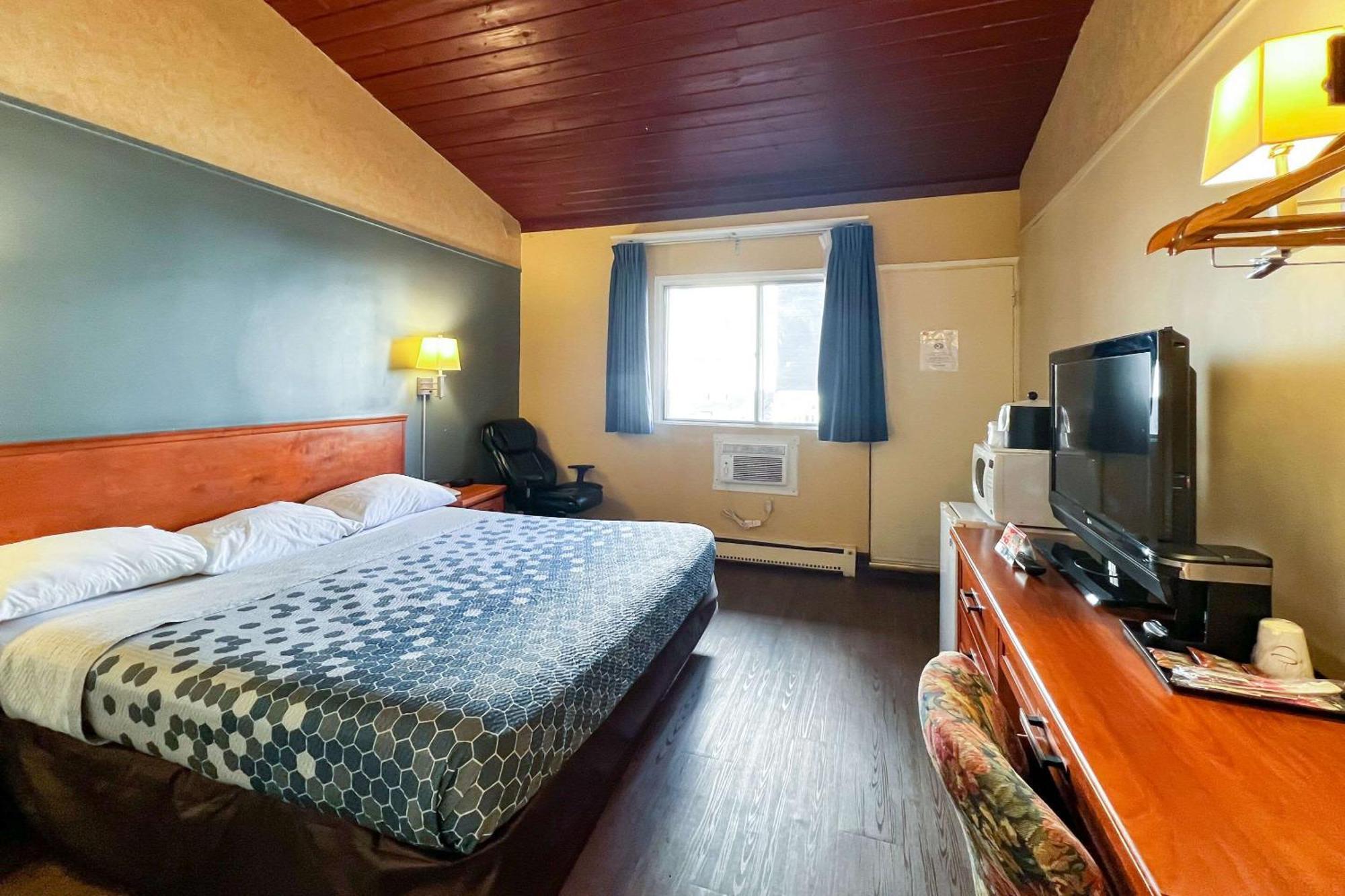 Econo Lodge Motel Village YYC Exterior foto