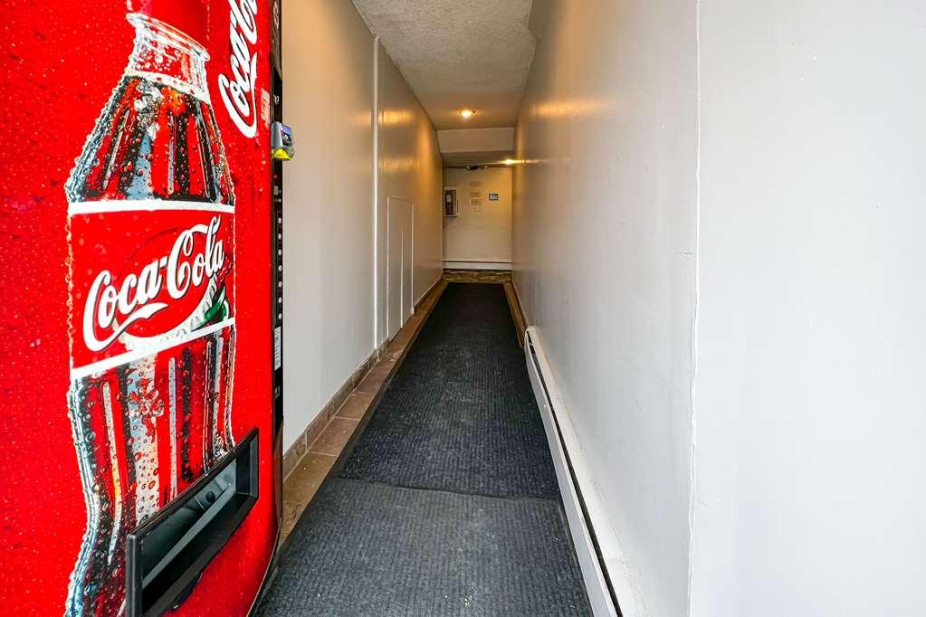 Econo Lodge Motel Village YYC Instalações foto